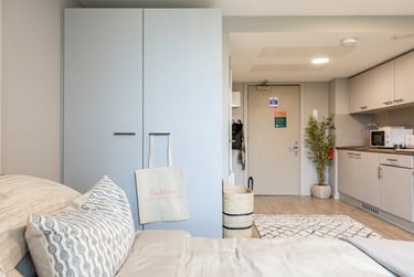 Silver Studio Floors 1-7 - Image 1